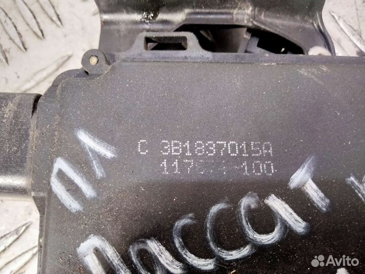 Замок передний левой двери Passat B5