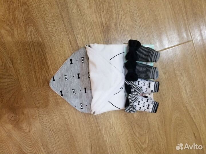 Детский набор Носочки и нагруднички новый