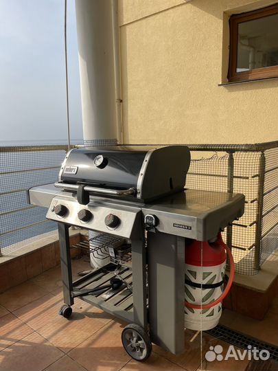Газовый гриль Weber Genesis II