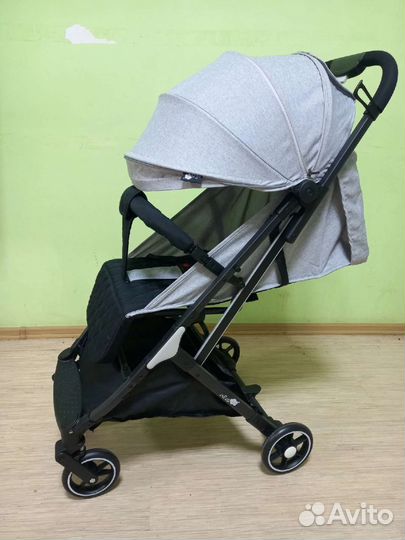 Компактная коляска