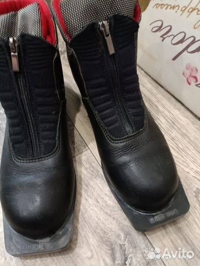 Лыжные ботинки