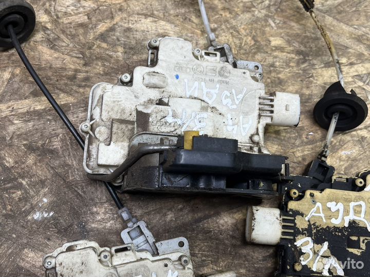 Замок двери задней левой правой Audi A4 b6