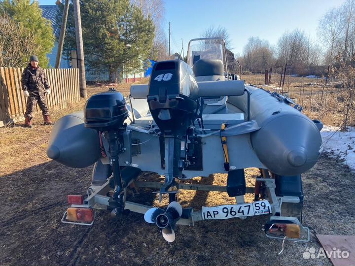 Моторная лодка с двумя моторами