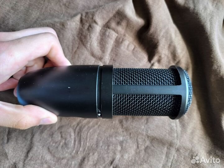 Студийный микрофон akg p120