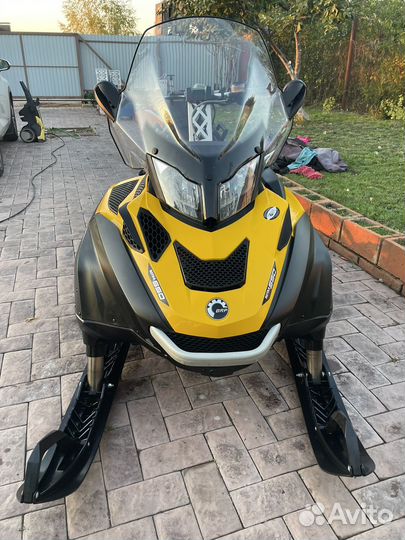 Снегоход BRP Ski doo Skandic 550