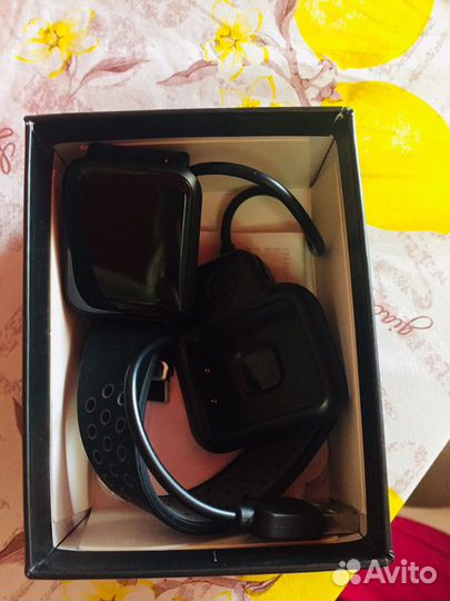 Продам часы (фитнес-трекер)