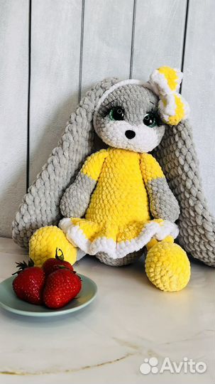 Вязаная зайка в платье игрушка ручная работа