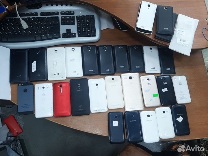 Лот сенсорных телефонов 25 шт