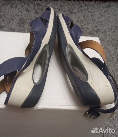 Босоножки женские