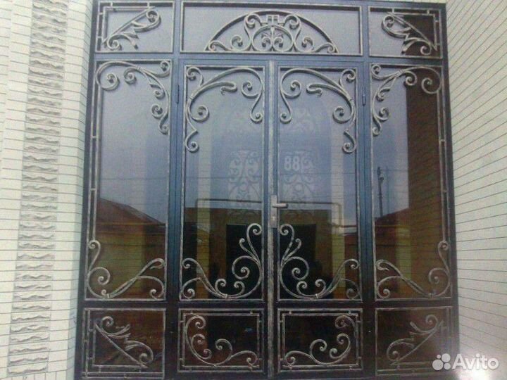 Кованая дверь входная