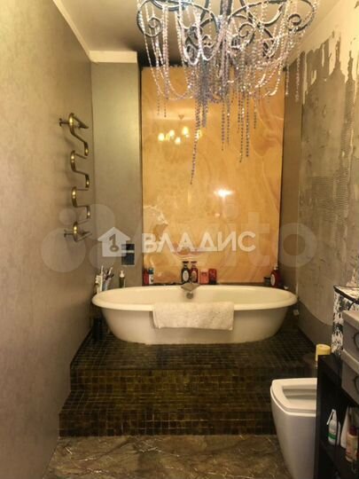 3-к. квартира, 140 м², 4/4 эт.