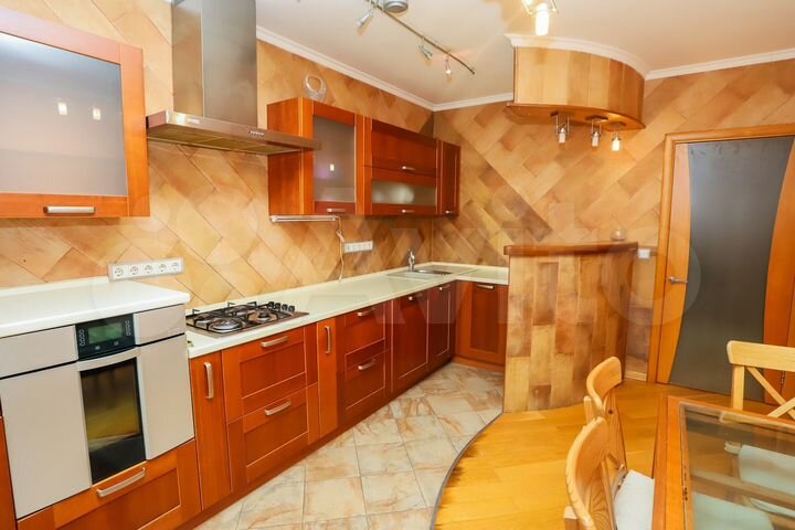 3-к. квартира, 92 м², 8/9 эт.