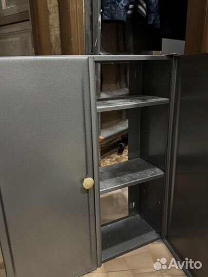 Шкаф металлический настенный