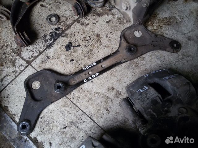 Крепление рулевой рейки Mercedes Benz C200 W204