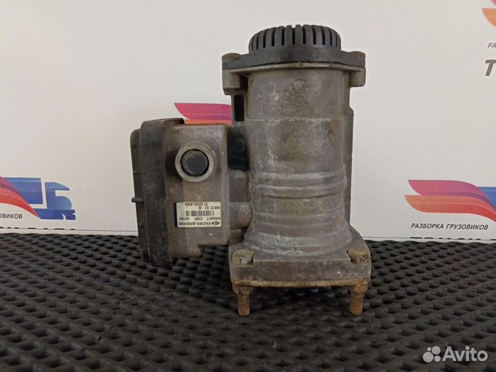 Кран управления тормозами прицепа