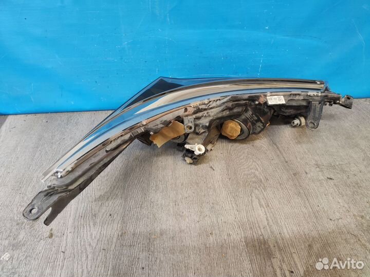 Фара левая Toyota Corolla 11 Е180 2013