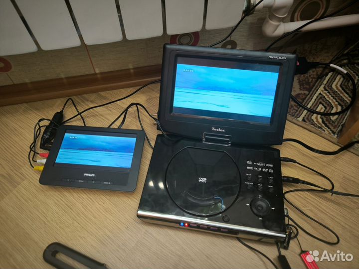 Портативный dvd плеер в авто с 2мя дисплеями