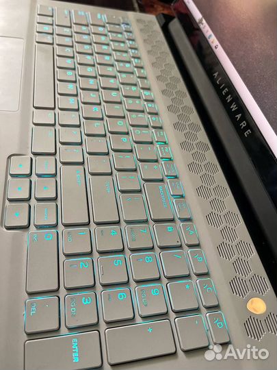 Alienware M17 R4 i7/16/1TB/ RTX 3060/FHD