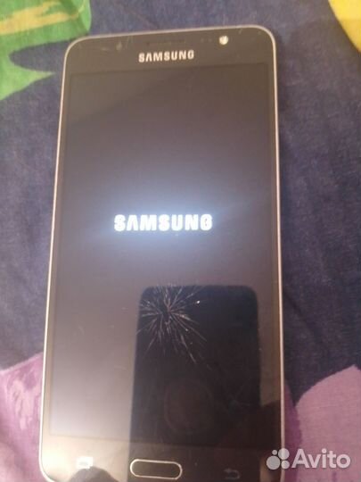 Телефон Samsung J5