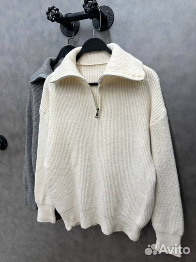 Стильный тёплый свитер