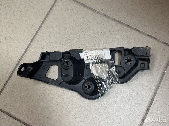 Кронштейн заднего бампера левый Рено Сандеро