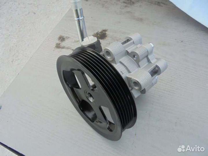 Насос гидроусилителя Toyota Landcruiser UZJ100