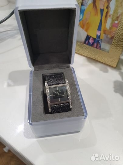 Часы женские jacques lemans