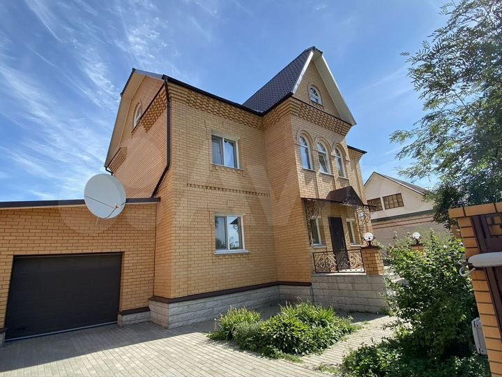 Коттедж 250 м² на участке 12 сот.