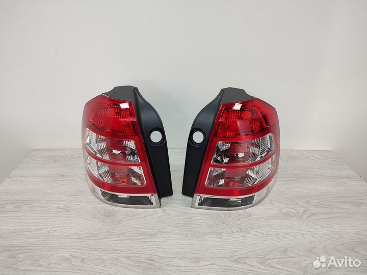 Фонарь задний Opel Zafira B 2007-2014 год