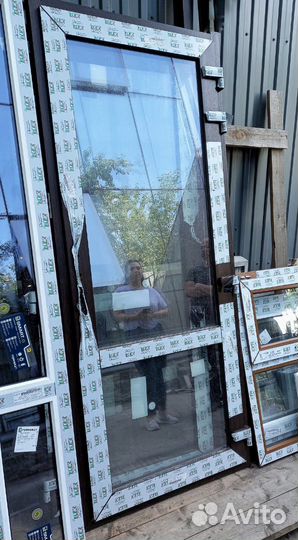 Дверь из пвх входная