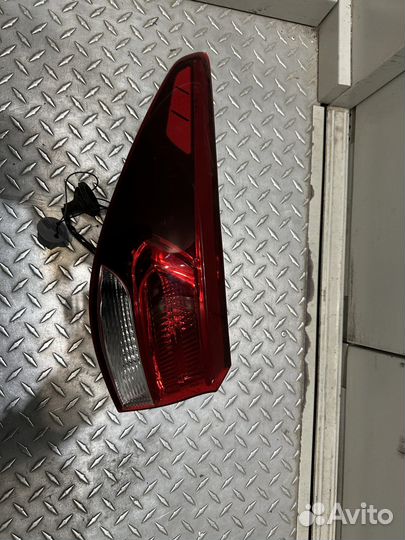 Задний левый фонарь kia rio 2021