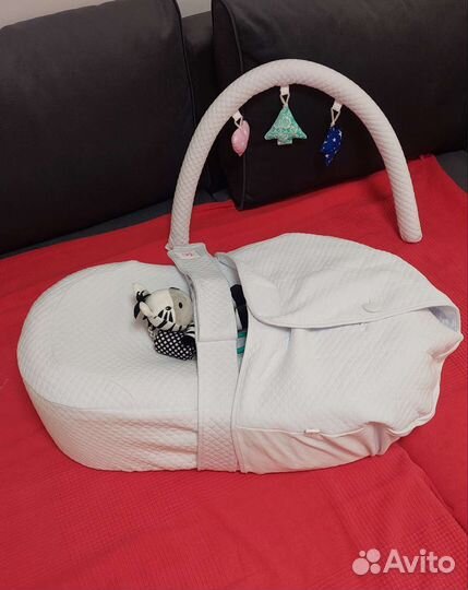 Кокон для новорождённых с дугой
