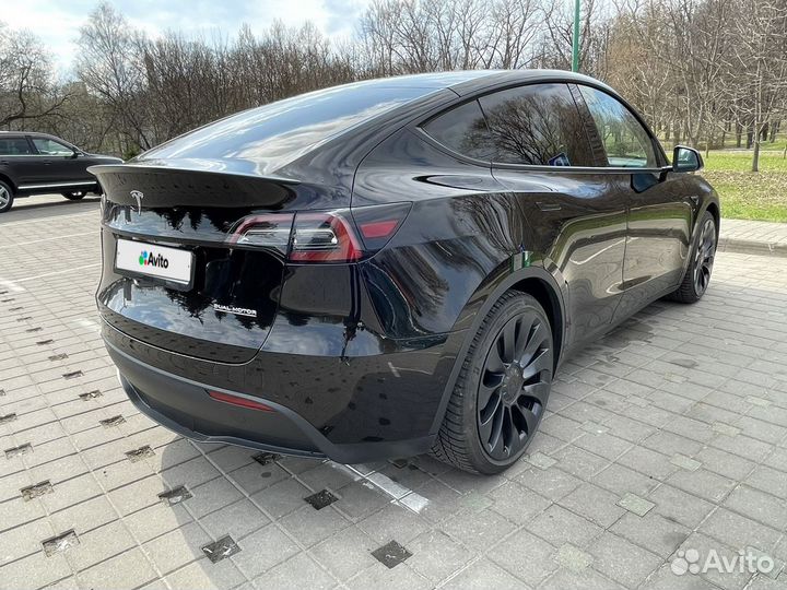 Tesla Model Y AT, 2022, 5 200 км