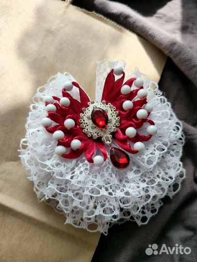 Брошь-галстук, брошь - жабо