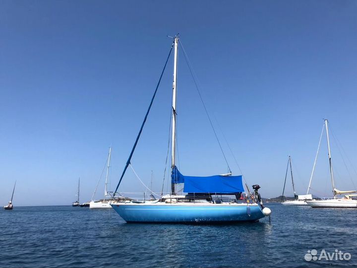 Парусно-моторная яхта