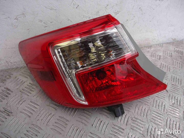 Фонарь задний наружный левый Toyota Camry
