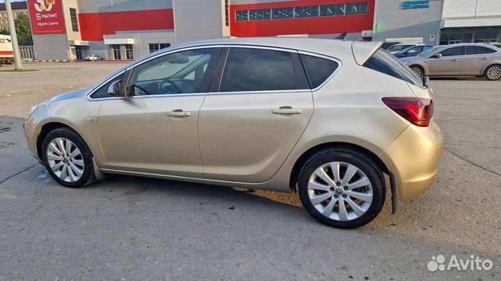 Opel Astra 1.6 МТ, 2011, 120 000 км