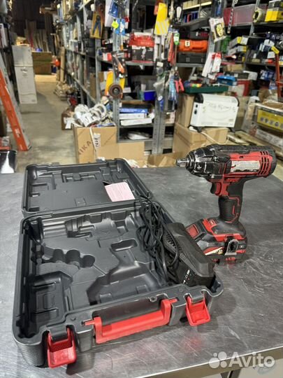 Зубр Гайковерт ударный, 18В, 1 АКБ 4Ач, в кейс