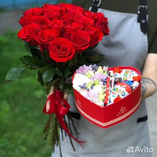 Букет из 17 красных роз 50см и сердце