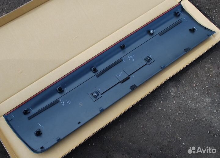 Накладка двери передней правой Forester S11