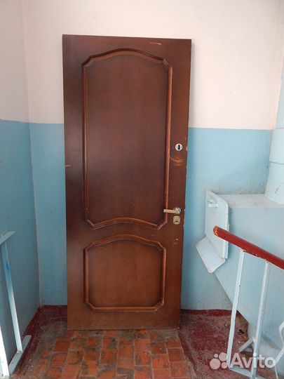 Дверь деревянная