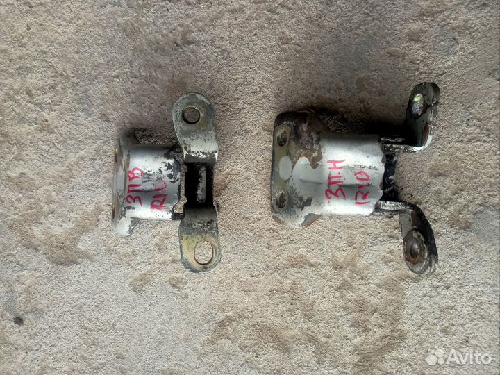 Петли двери задней правой Kia Rio 1