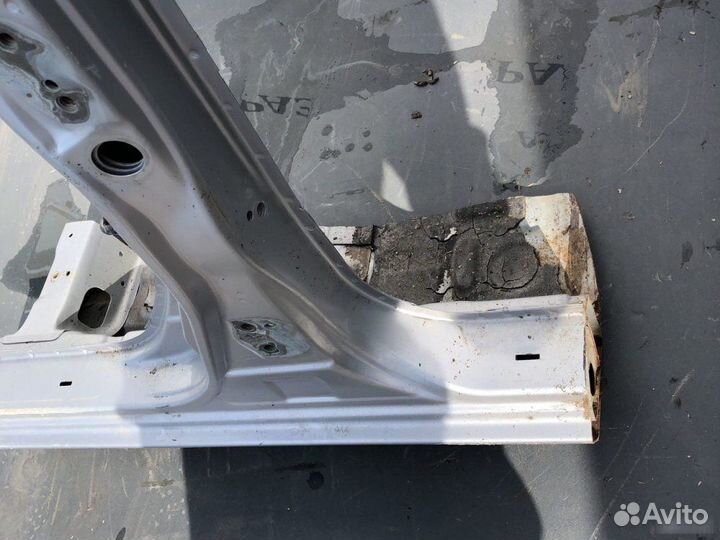 Средняя стойка левая Hyundai Accent 1999-2012