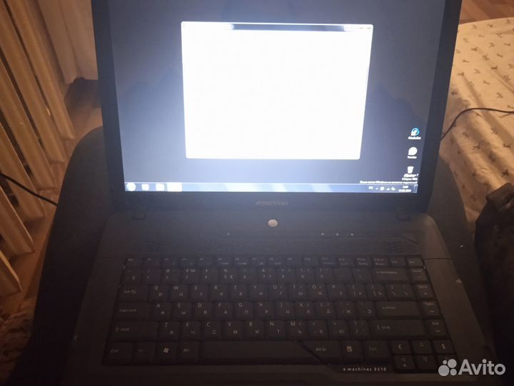 Ноутбук emashines e510