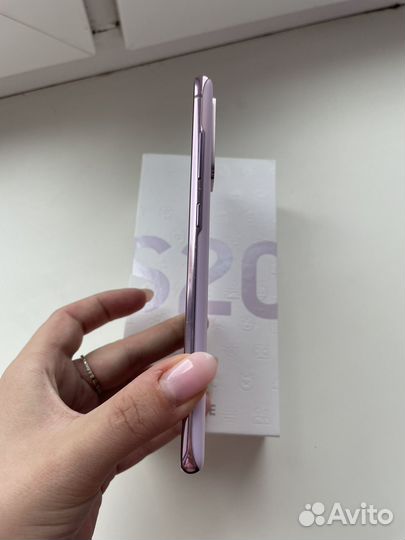 Телефон Samsung s20fe
