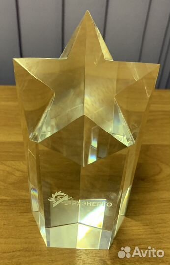 Продам статуэтку из стекла