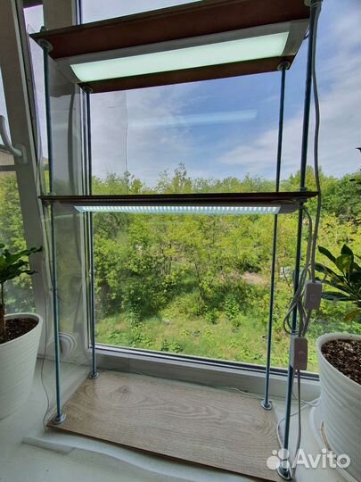 Стойка -стеллаж на подоконник