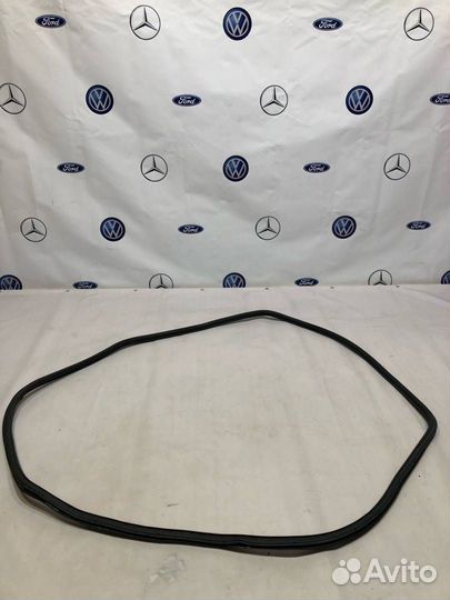 Уплотнитель дверного проема передний левый