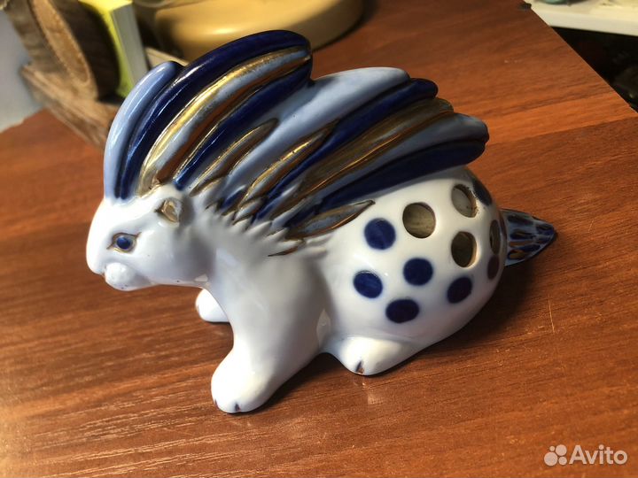 Фарфоровая статуэтка Дикообраз. Карандашница