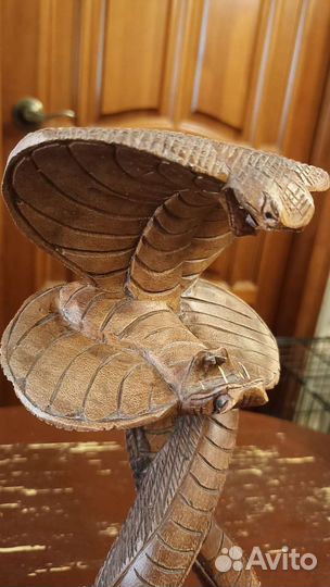 Фигурка Кобры из дерева